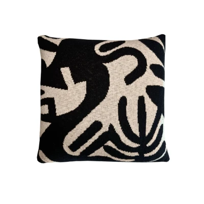 Afbeelding van Malagoon Floral Victory Gebreid Sierkussen 50 x cm Black
