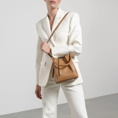 Afbeelding van Isabel Bernard Femme Forte Minette camel leren handtas van kalfsleer voor dames