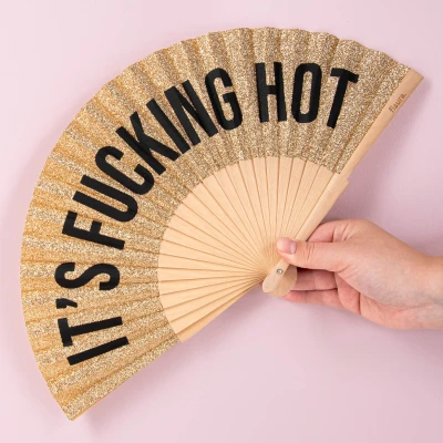Afbeelding van Fisura Originele waaier met tekst “f*cking hot. Handventilator van hout kleurrijk ontwerp en gouden glitter. Inclusief ophanghaakje. Afmetingen: 42,5 x 23 cm