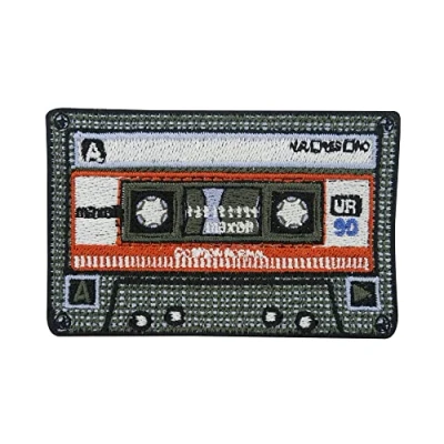 Afbeelding van Finally Home Rode 80 cassette patch om op te strijken, muziek, vintage, retro, oldschool patches, strijkpatches, patches
