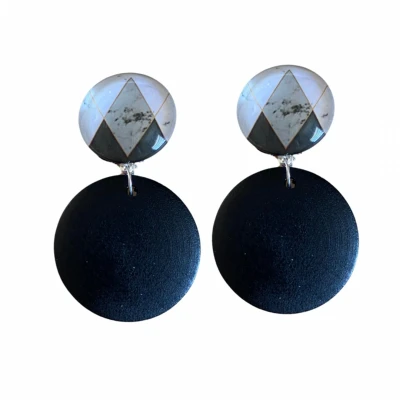Afbeelding van Clip oorbellen zwart hout cabochon geen gaatje Charme Bijoux
