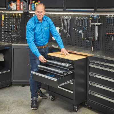 Afbeelding van Datona Gereedschapswagen 5 Laden Met Houten Werkblad (67 x 46 89 cm) Mat zwart