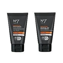 Afbeelding van No7 Men 50 ml vochtinbrengende crème set voor geleidelijk bruinen, SPF 15