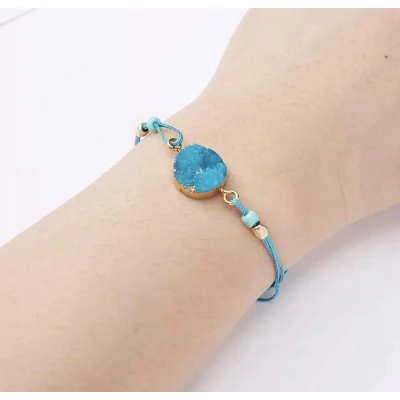 Afbeelding van Akyol geluks Armband als cadeau afscheidskado afscheidscadeau afscheid gift kado met steen Blauwe hangertje