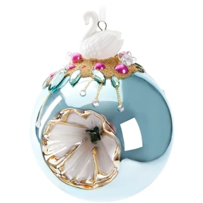 Afbeelding van BRUBAKER Premium Kerstballen Lichtblauw Met Zwanenfiguur 10 Cm Kerstboomversiering Kralendecoraties Handversierde Glazen Boombal Kerstdecoratie