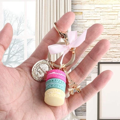 Afbeelding van Kleurrijke legering Keychain Mooie macronen Eiffeltoren sleutelring zakje hangende autocharme decoratie trendy accessoires voor aan je sleutelbos. .