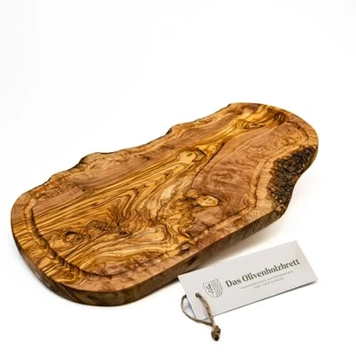 Afbeelding van DAS OLIVENHOLZBRETT® olijfhouten snijplank met sapgoot, serveerplank van olijfhout, steakplank, plank natuurlijke snede, ca. 35 38 cm lang, 17 19 breed, 2 dik