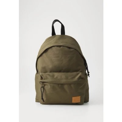 Afbeelding van LACOSTE vrije tijd rugzak met laptopvak Backpack With Patch Ivy Green kaki