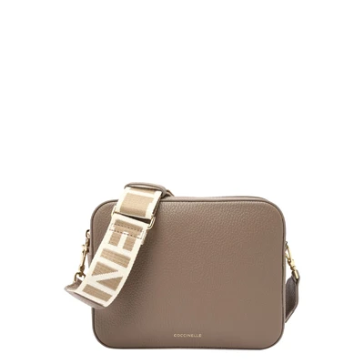 Afbeelding van Coccinelle E5MN555M301N89 Dames Crossbody Tas Taupe