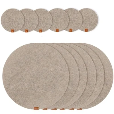 Afbeelding van Miqio® Design Ronde placemats van vilt, afwasbaar, met merken echt leer, label en glasonderzetter, 6 placemats, onderzetters, viltmat, beige