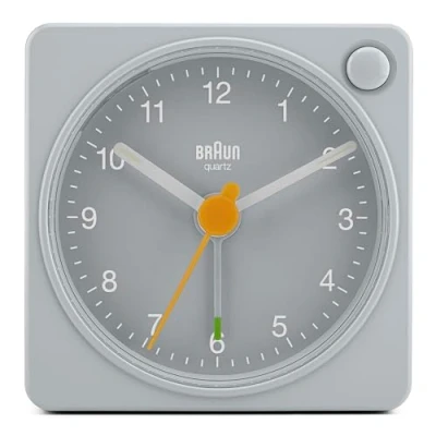 Afbeelding van Braun Klassieke analoge wekker met sluimeren en licht, compact formaat, stil kwartsuurwerk, Crescendo piepwekker in grijs, model BC02XG