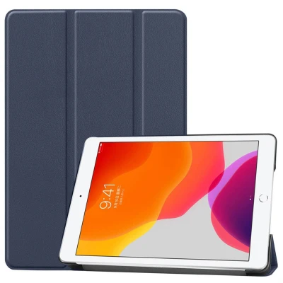Afbeelding van Apple iPad 10.2 (2021) Hoes: iMoshion Trifold Bookcase Blauw Kunstleder Tablet Hoezen