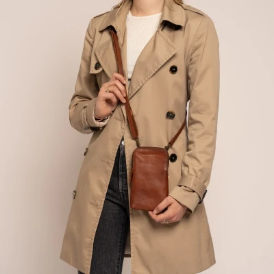 Afbeelding van The Chesterfield Brand Leren Telefoontasje Cognac Cuba Black Label