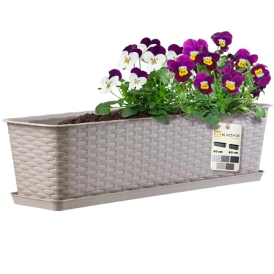 Afbeelding van KADAX Balkonpot met onderzetter, plantenbak, balkonbak wateropeningen, bloembak voor rozen, oleander, rotan imitatie (60 cm, karamel)