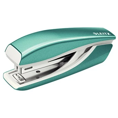 Afbeelding van Leitz WOW Mini Nietmachine Capaciteit Van 10 Vel Inclusief Nietjes Voor Kantoor En Thuiswerken Ideaal Thuiskantoor Ijsblauw