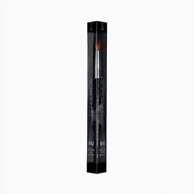 Afbeelding van Sigma Beauty E42 Precision Firm Blender Brush Dichte mengborstel voor crème of poeder producten stevige precisie oogschaduw blending borstel
