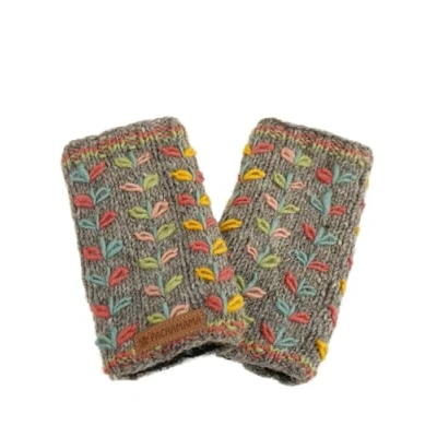 Afbeelding van Pachamama Vrouwen Wollen Handwarmers Fleece Gevoerd Handgebreide Bloem Geborduurd Grijs One Size Handgemaakte Extra Warm Fair Trade