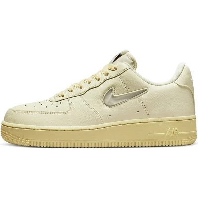 Afbeelding van Nike Air Force 1 &#039;07 LX Coconut Milk Maat 46