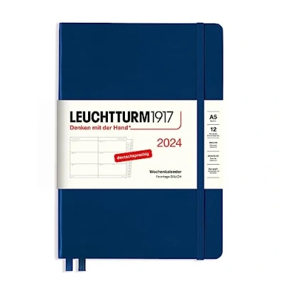 Afbeelding van LEUCHTTURM1917 367611 Weekkalender Medium (A5) 2024, met extra boekje voor adressen en jubilea, marine, Duits, 12 maanden