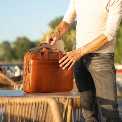 Afbeelding van The Chesterfield Brand Iseo Koffer Leer 40 cm Laptop compartiment