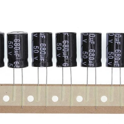 Afbeelding van 20 stuks 50V 680UF insteekbare aluminium elektrolytische condensator 13x21 13 x 21 mm