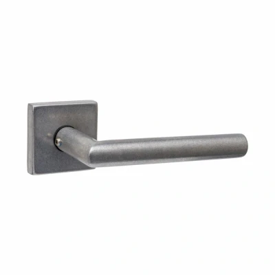 Afbeelding van Intersteel deurkruk Jura met rozet massief verdekt 53x53x10mm nokken PVD RVS getrommeld