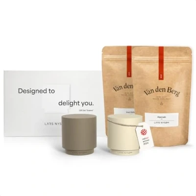 Afbeelding van LARS NYSØM Geschenkset met Zout en Peperstrooier &amp; Specerijen Mini Design fijn Alpenzout Braziliaanse Peper in aantrekkelijke Geschenkverpakking Brown/Beige