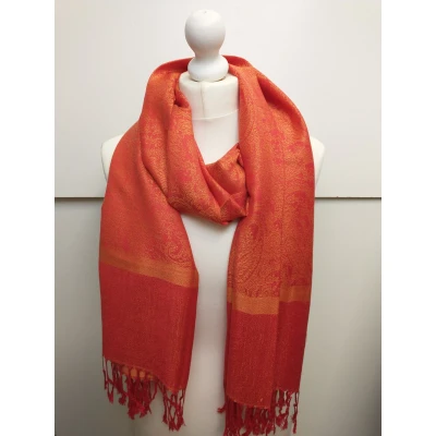 Afbeelding van Zijdezachte dames sjaal Jaleesa paisleymotief oranje meloen