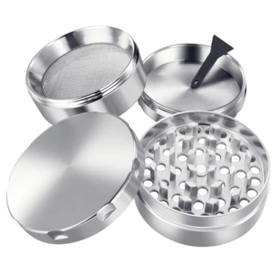 Afbeelding van iLC Grinder Crusher molen voor tabak, specerijen, kruiden, koffie, met pollen schraper 2 inch, gemaakt van zinklegering, 4 delig, diamantvormige tanden (zilver)