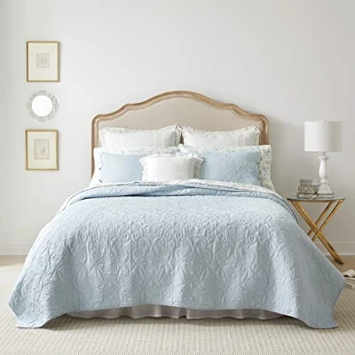 Afbeelding van Laura Ashley Quilt Set Ultra zacht beddengoed voor het hele seizoen, omkeerbaar stijlvol dekbedovertrek met bijpassende sham(s), katoen, breeze blauw, koningin