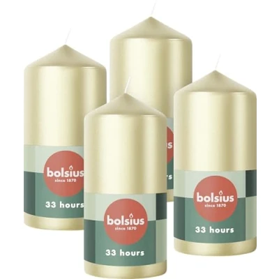Afbeelding van Bolsius Gladde stompkaarsen, metallic zilver, 4 stuks, 12 x 6 cm, lengte brandduur 33 uur, ongeparfumeerd, bevat natuurlijke plantenwas, zonder palmolie