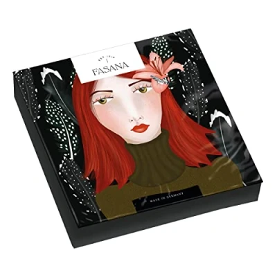Afbeelding van 20 servetten vrouw tegen grijze veren tafeldecoratie decoupage servettentechniek 33 x cm