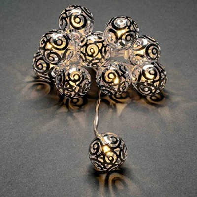 Afbeelding van Konstsmide LED decoratieve lichtketting, zilverkleurige metalen ballen, met 6 uur timer, 10 warmwitte diodes, werkt op batterijen, binnen, transparante kabel 3129 303