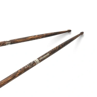 Afbeelding van ProMark Drumsticks Larnell Lewis Signature FireGrain 5AB Drumstick Set Grote Ronde Houten Tip Hickory met Lak Finish 1 Paar