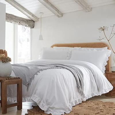 Afbeelding van Appletree Loft Cassia Frill 100% katoenen dekbedovertrekset tweepersoonsbed in wit