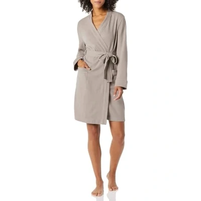 Afbeelding van Amazon Essentials Lichtgewicht gewafelde halflange badjas voor dames (verkrijgbaar in grote maten), smokey grey, medium