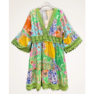 Afbeelding van Kleurrijke boho vintage korte jurk met kant in GROEN brede mouwen maat 38/40