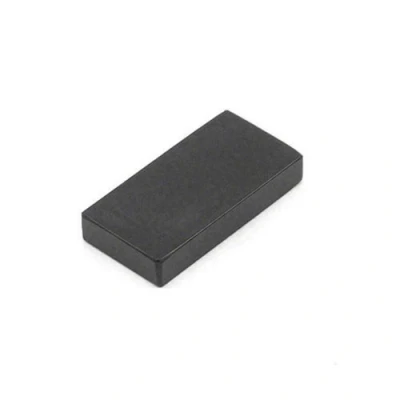 Afbeelding van Zwarte epoxy gecoate N42 neodymium magneet 30mm x 15mm 5mm dik 10,1kg trein