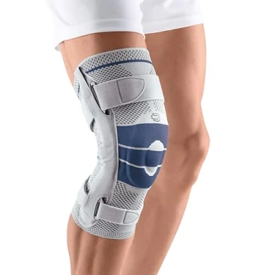 Afbeelding van Bauerfeind GenuTrain S Scharnierende kniebrace ondersteuning Geavanceerde stabiliteit van het kniegewricht Linker knie Maat 3 Kleur Titanium