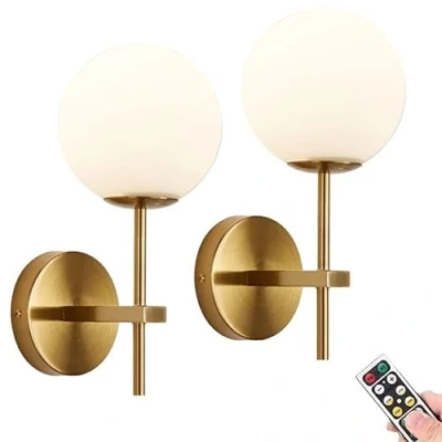 Afbeelding van KEFA Batterij aangedreven wandkandelaar verlichting, witte glazen bol, niet bedraad gouden wandlamp, midden van de eeuw moderne stijl, geen draad messing verlichtingsarmatuur voor slaapkamer,