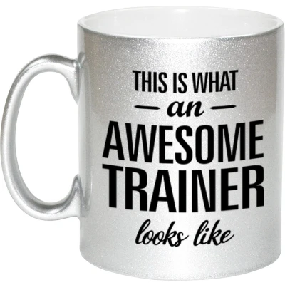 Afbeelding van Zilveren Awesome trainer cadeau mok / beker voor je coach 330 ml feest mokken