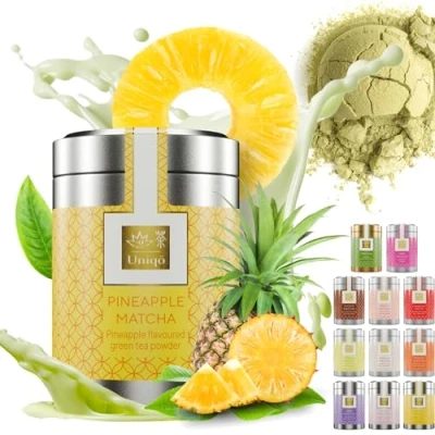 Afbeelding van Tea Uniqo ananas matcha latte poeder ideaal voor bubble tea, shakes of pure Japanse groene thee met anananasmaak, zonder kunstmatige kleurstoffen in luxe doos