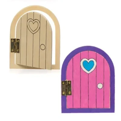 Afbeelding van Baker Ross AR220 Houten feeëndeurhanger voor kinderen om te knutselen en vorm geven (4 stuks), 8.5 cm x 11