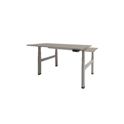 Afbeelding van Dextro plus duo zit/sta 160x80cm, electrisch hoogte verstelbare werkplek, H poot frame. Frame kleur aluminium (RAL9006) en blad licht grijs.