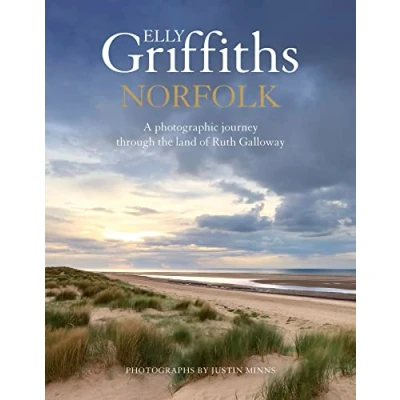 Afbeelding van Norfolk: A photographic journey through the land of Ruth Galloway