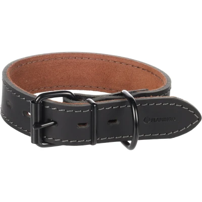 Afbeelding van Flamingo Montana Lederen Ketting Groot Zwart M 35 45cm x 35mm met klinknagels en gesp heeft een zwarte glanzende afwerking
