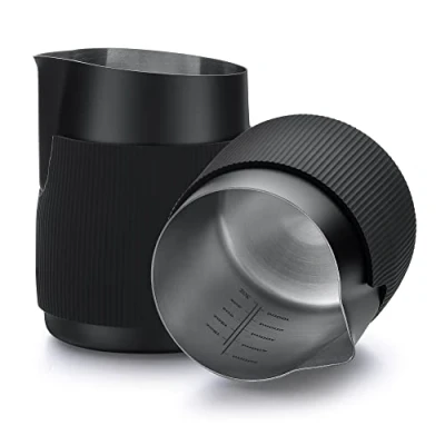 Afbeelding van Normcore Melkkan zonder handvat Espresso stomende kan met ronde tuit 18/8 roestvrijstalen melkopschuimkan, zwarte antiaanbaklaag koffie latte schuimkruik 20 oz (600 ml)