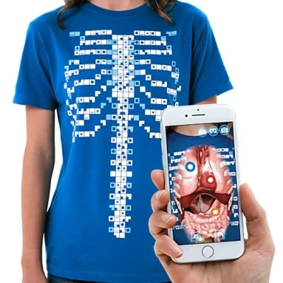Afbeelding van Curiscope Augmented Reality Virtuali Tee t shirt Neem een kijkje in het menselijk lichaam XL