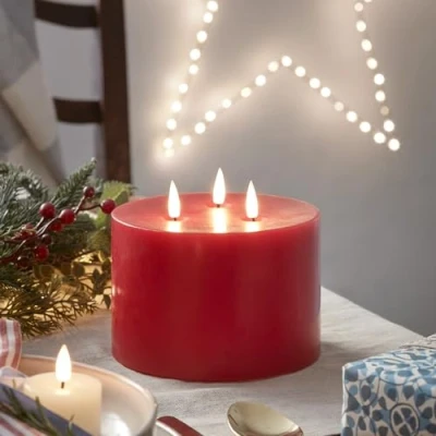 Afbeelding van Lights4fun TruGlow® 3 lonten LED kaars rood timer batterij kerstdecoratie binnen kerstverlichting 15cm