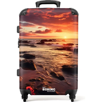Afbeelding van NoBoringSuitcases.com® Koffer groot Rolkoffer lichtgewicht Rotsachtig strand bij zonsondergang Reiskoffer met 4 wielen Grote trolley XL 20 kg bagage